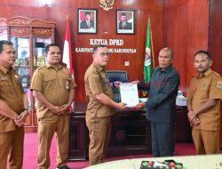 Pj Sekda Sampaikan LKPj Bupati Humbahas Kepada Ketua DPRD Humbahas