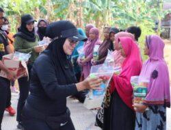 Jumat Berkah Sarana Berbagi dan Bersyukur Para Petarung Yonif 433/3/3 Kostrad beserta keluarga