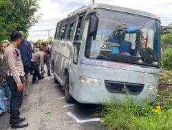 Bus Pengangkut Anak Sekolah Terbalik, 1 Pelajar Tewas dan 3 Luka-Luka