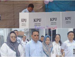 Optimis Menang, Cak Arlan dan Keluarga Nyoblos di TPS 03 Kelurahan Muntang Tapus