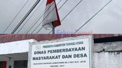 Bendera Merah Putih Rusak Berkibar dikantor Dinas PMD Taput, Kadis Bungkam Saat dikonfirmasi