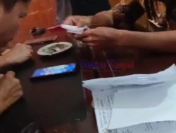 ASN Dinas PMD Taput Asik Bermain Judi Ludo Pada Jam Kerja, PJ Bupati diminta Berikan Tindakan Tegas