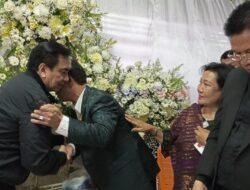 Melayat ke Rumah Duka Ibunda Ephorus HKBP, Effendi Simbolon : Selamat Jalan Inong Naburju