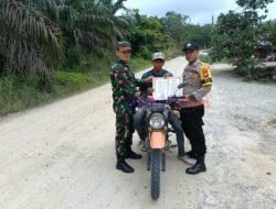 Bhabinkamtibmas Polsek Bunut Sebar Maklumat Kapolda Riau dan Berikan Binluh Cegah Karhutla