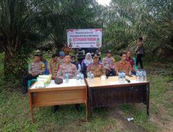 Polsek Bunut Bersama PT APL Tanam Jagung di Desa Merbau
