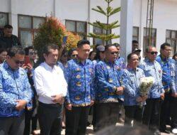 Bupati Humbahas Berikan Penghormatan Terakhir Kepada Almarhum Monalon Munte dari Dinas Pendidikan