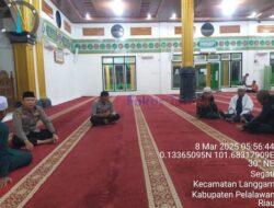 Polsek Langgam Laksanakan Himbauan Kamtibmas di Masjid Al Inayah Desa Segati Selama Bulan Ramadhan