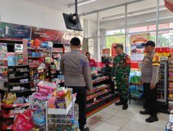 Patroli Dialogis, Polsek Pangkalan Lesung dan TNI Ajak Warga Jaga Keamanan