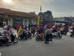 Ramadan Penuh Berkah, Polsek Pangkalan Kerinci dan Paguyuban Sragen Gelar Bagi Takjil