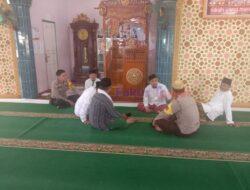 Masyarakat Ukui Terlibat dalam Jumat Curhat, Bahas Keamanan dan Lingkungan