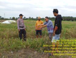 Bersama CSR Mill Tani, Polsek Pangkalan Kerinci Awasi Kesiapan Penanaman Jagung untuk Ketahanan Pangan