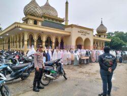 Bhabinkamtibmas Desa Langkan dan Desa Padang Luas Amankan Sholat Idul Fitri 1446 H di Masjid Raya Nurul Islam