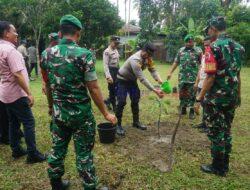 Penanaman Pohon dalam Rangka Sinergitas TNI-POLRI di Pangkalan Kuras Pelalawan