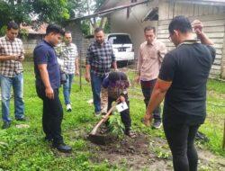 Kegiatan Penyerahan Bibit Pohon Buah kepada Personil Polsek Pangkalan Kuras