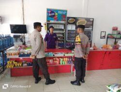 Patroli Rutin Polsek Kerumutan: Jaga Keamanan di Swalayan Indomaret