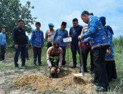 Dukung Program Kapolda Riau, Kapolsek Kerumutan Gelar Penanaman Pohon