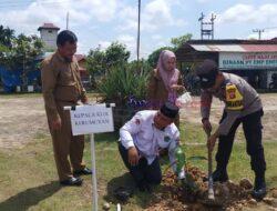 Peringati Hari Bumi, Polsek Kerumutan Terlibat dalam Penanaman 1 Juta Pohon