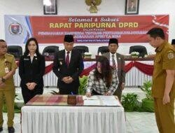 Bupati Tandatangani Keputusan Bersama DPRD tentang Ranperda Pertanggungjawaban APBD Kabupaten Humbahas T.A. 2024