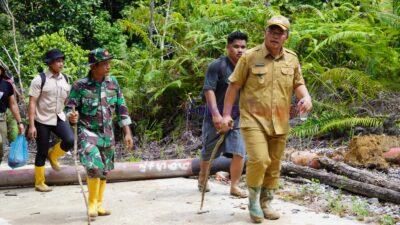 ‎Pemkab Taput Gelar Tabur Bunga dan Salurkan Bantuan bagi Keluarga Korban Bencana di Parmonangan