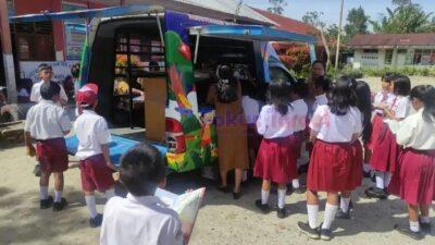 Datang ke SDN 175771 Siaro, Mobil Buku Ini Bikin Minat Literasi Meningkat