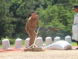 ‎Dukung Industri Kopi Lokal, Bupati Taput Sapa Karyawan dan Petani di Siborongborong