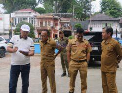 Bupati Tapanuli Utara, Dr. Jonius Taripar Parsaoran Hutabarat, S. Si, M. Si meninjau kondisi Taman Kota dan Tanggul Sungai Aek Sigeaon