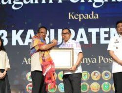 Bupati Taput Terima Penghargaan Posbankum dari Menkum RI  Bupati Tapanuli Utara Dr. Jonius Taripar Parsaoran Hutabarat, S.Si, M.Si terima penghargaan atas komitmen pembentukan Pos Bantuan Hukum Desa/Kelurahan. Penghargaan diserahkan di Aula Raja Inal Siregar, Kantor Gubernur Sumut, Medan, Rabu 10/6/2026.  Kegiatan dibuka Menteri Hukum RI bersama Gubernur Sumatera Utara. Peresmian Posbankum jadi wujud komitmen pemerintah memperluas akses layanan hukum yang mudah, cepat, dan terjangkau hingga ke desa.  Pembentukan Posbankum di Sumut bagian dari pemerataan layanan hukum. Kehadiran Posbankum juga mendukung program Perlindungan Rakyat melalui Restorative Justice yang mengedepankan penyelesaian hukum secara adil, humanis, dan berorientasi pemulihan.  Penghargaan diberikan kepada daerah yang telah membentuk Posbankum di seluruh desa dan kelurahan. Pemkab Taput telah menerbitkan SK Posbankum untuk 252 desa/kelurahan, terdiri dari 241 desa dan 11 kelurahan.  Bupati Jonius menyatakan, Posbankum jadi sarana pelayanan dan konsultasi hukum bagi masyarakat. “Keberadaan Posbankum diharapkan meningkatkan kesadaran hukum sekaligus memperkuat perlindungan hak-hak warga,” ujarnya.  Sebelumnya, Pemkab Taput juga raih penghargaan di bidang hukum, antara lain Indeks Reformasi Hukum dan Jaringan Dokumentasi dan Informasi Hukum. Capaian ini bukti komitmen memperkuat tata kelola dan pelayanan hukum kepada masyarakat