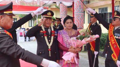 Pedang Pora Iringi Pengabdian Terakhir, Kapolres Toba Lepas Perwira Purna Bhakti di Hari Bhayangkara Ke 80